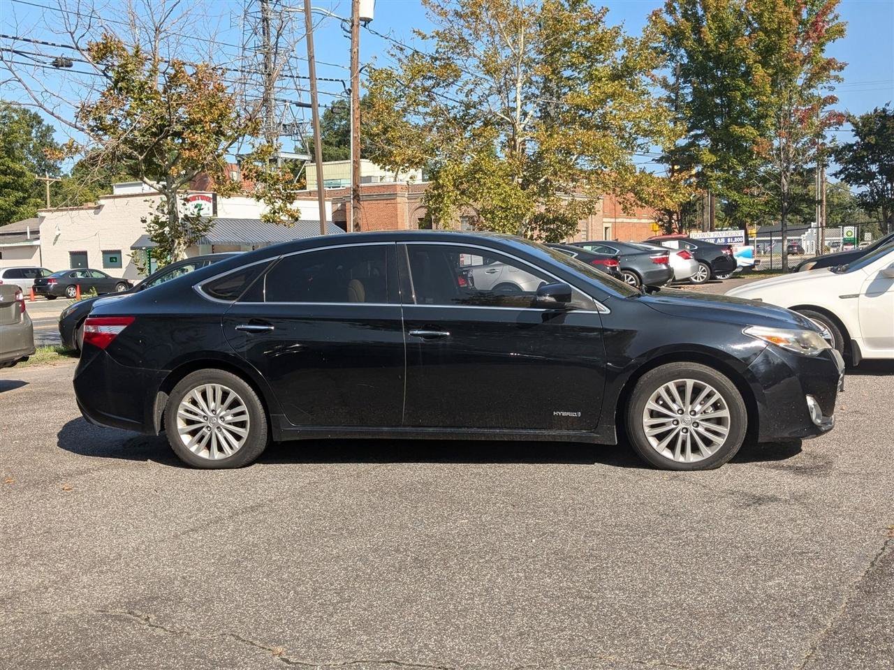 Used 2013 Toyota Avalon XLE Touring FWD image 9