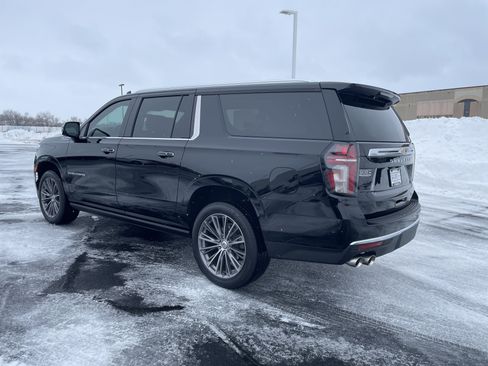 Used 2021 Chevrolet Suburban High Country image 3