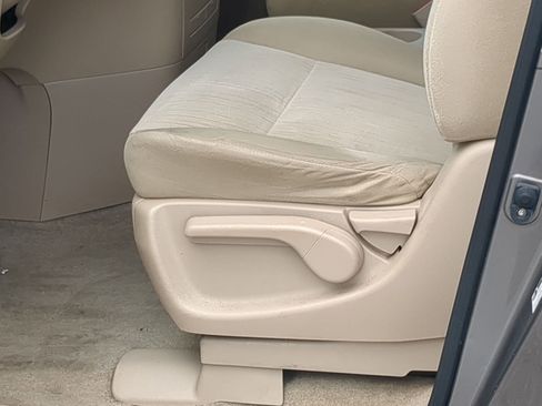 Used 2014 Nissan Quest SV FWD image 12