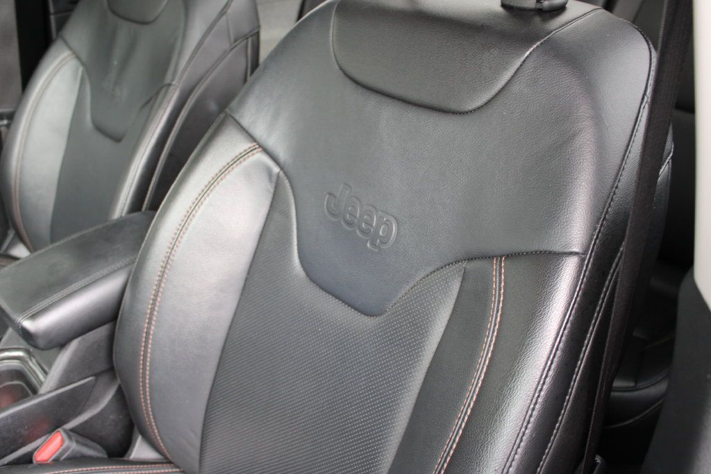 Used 2022 Jeep Compass Latitude w/ Sun and Sound Group AWD/4WD image 10
