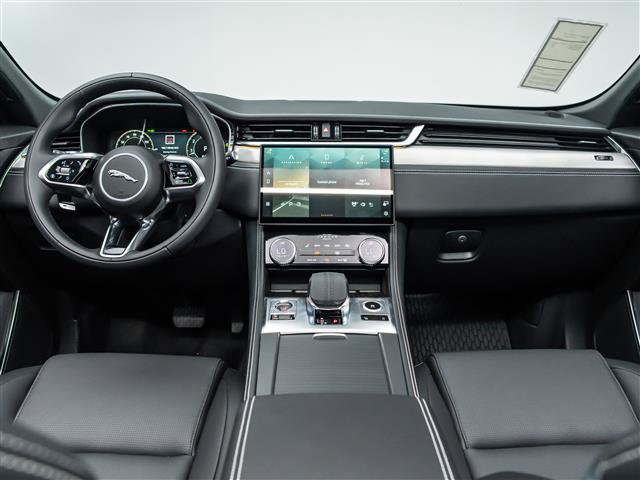 New 2025 Jaguar F-PACE R-Dynamic S AWD/4WD image 19