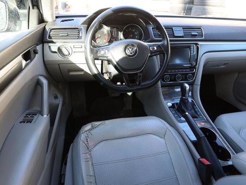 Used 2018 Volkswagen Passat 2.0T SE image 13