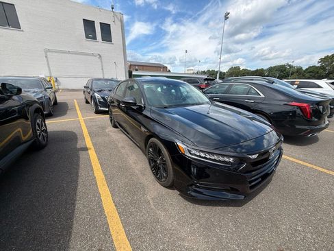 Used 2020 Honda Accord Touring image 5