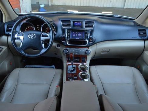 Used 2013 Toyota Highlander Limited image 18