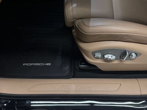 Certified 2026 Porsche Macan AWD/4WD image 31