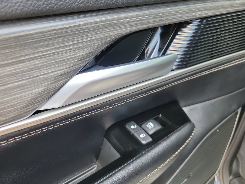 Used 2024 Jeep Wagoneer Series III AWD/4WD image 15