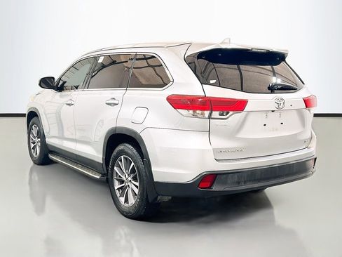 Used 2019 Toyota Highlander XLE FWD image 6
