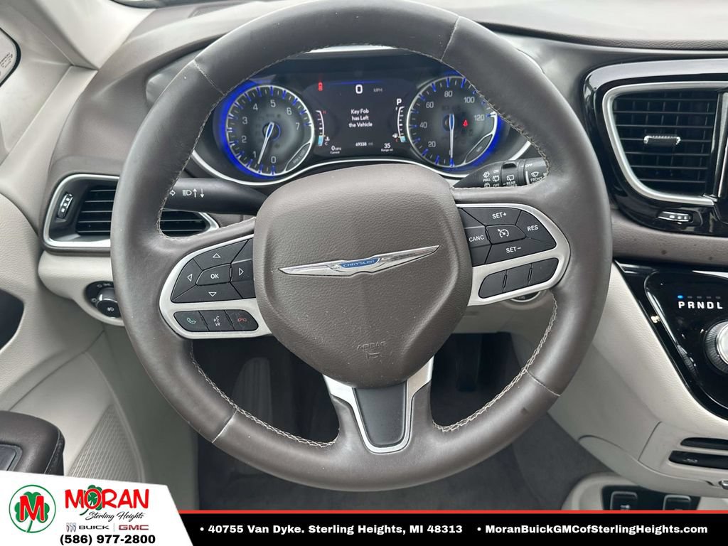 Used 2017 Chrysler Pacifica Touring-L Plus FWD image 15