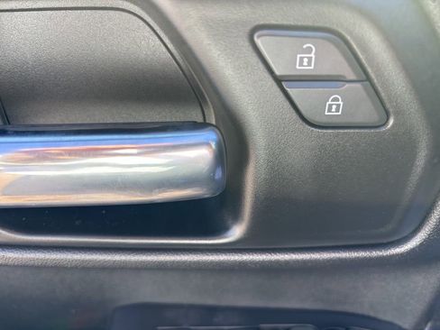 Used 2020 Chevrolet Silverado 1500 Custom w/ Custom Value Package image 17