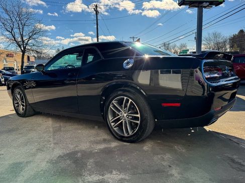 Used 2018 Dodge Challenger GT w/ Driver Convenience Group image 6