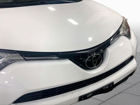 Used 2018 Toyota RAV4 XLE AWD/4WD image 30