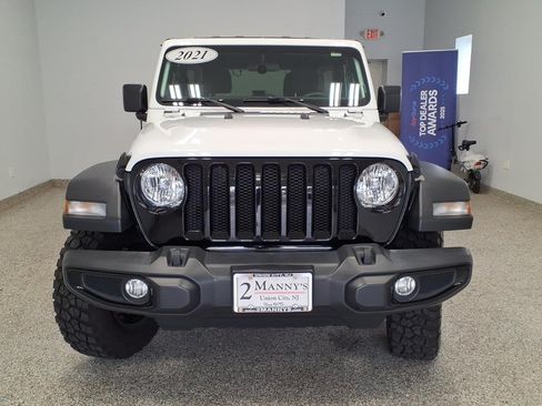 Used 2021 Jeep Wrangler 4WD Unlimited Willys image 2