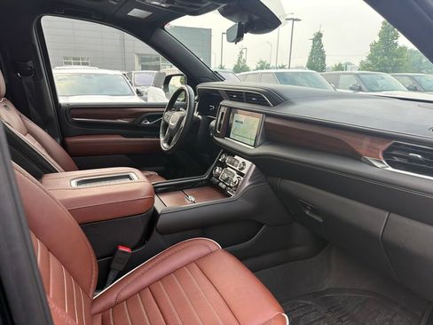 Used 2024 GMC Yukon XL Denali Ultimate AWD/4WD image 16