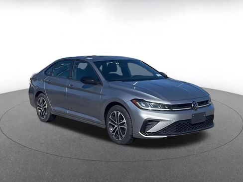 Used 2025 Volkswagen Jetta Sport image 3