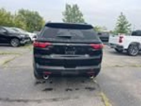 Used 2023 Chevrolet Traverse LT FWD image 7