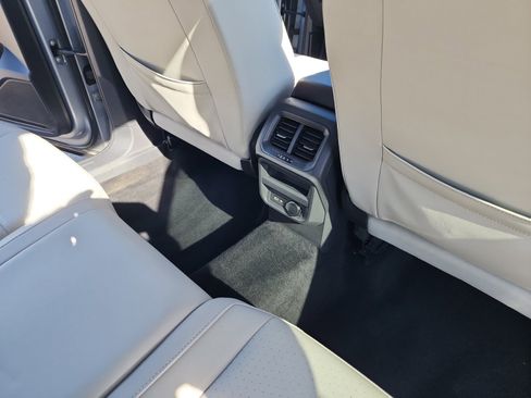 Used 2021 Volkswagen Tiguan SE R-Line image 32