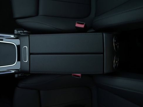 Used 2026 Mercedes-Benz GLB 250 4MATIC image 19