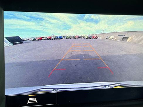 Used 2024 GMC Terrain SLE w/ Driver Convenience Package image 21