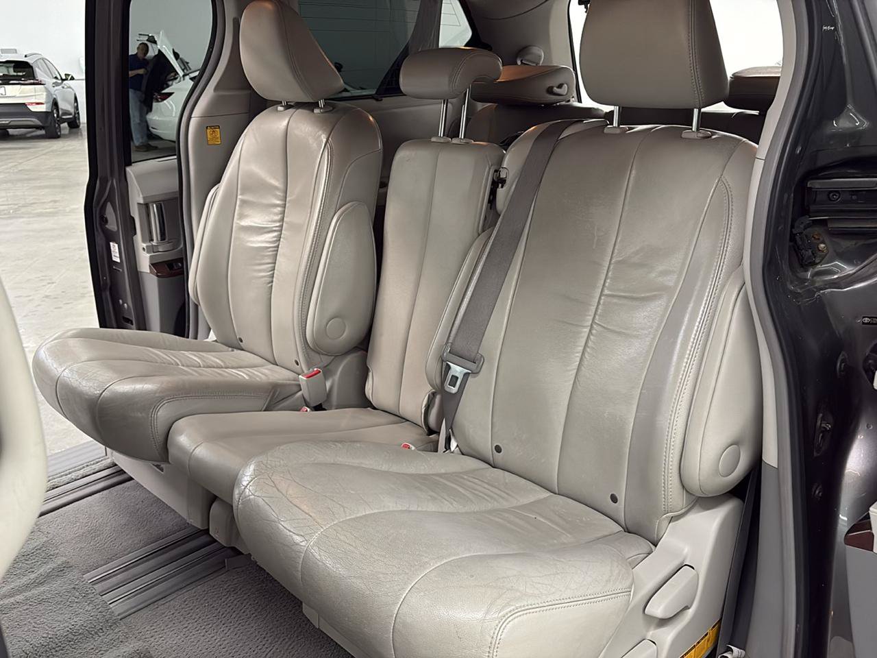 Used 2011 Toyota Sienna XLE w/ Premium Pkg FWD image 16
