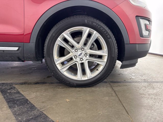Used 2017 Ford Explorer XLT w/ Equipment Group 202A FWD image 12