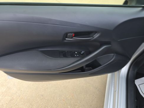 Used 2023 Toyota Corolla LE FWD image 17