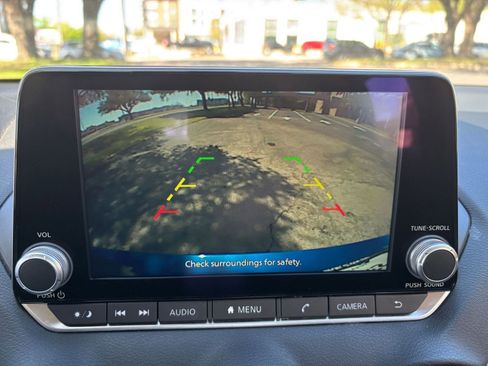 Used 2025 Nissan Sentra SV image 20