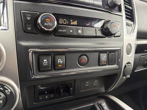 Used 2020 Nissan Titan SV w/ SV Convenience Package image 22