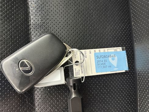 Used 2014 Lexus ES 350 w/ Luxury Package image 29