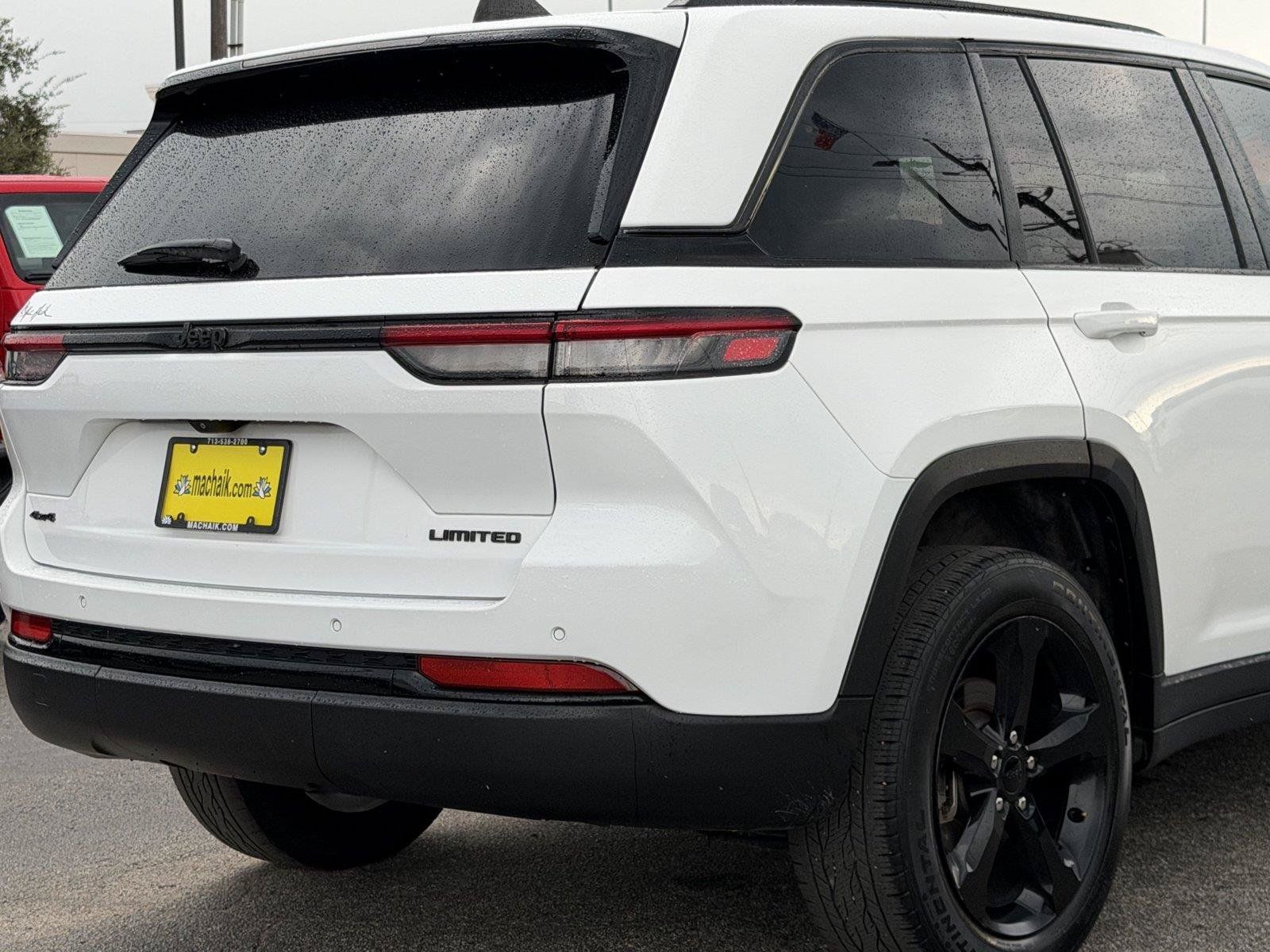 Used 2023 Jeep Grand Cherokee Limited w/ Black Appearance Package AWD/4WD image 11