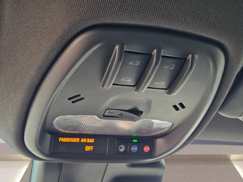 Used 2025 Buick Envista Avenir FWD image 30