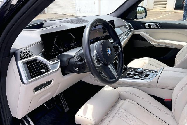 Used 2024 BMW X7 xDrive40i w/ M Sport Package AWD/4WD image 14