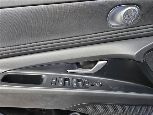 Used 2025 Hyundai Elantra SEL image 25