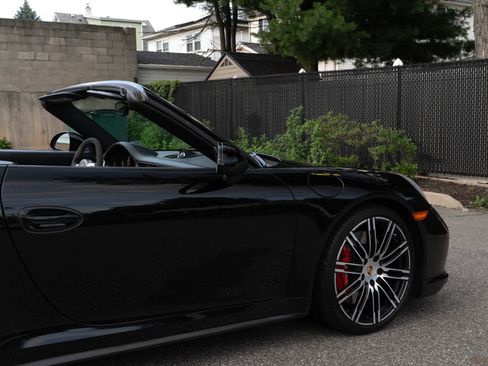 Used 2014 Porsche 911 Turbo image 17