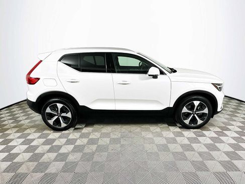 Used 2025 Volvo XC40 B5 Plus image 8