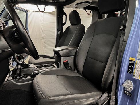 Used 2021 Jeep Gladiator Sport image 9