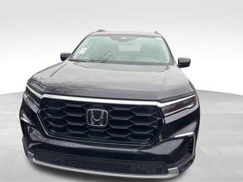 Used 2024 Honda Pilot Touring image 2