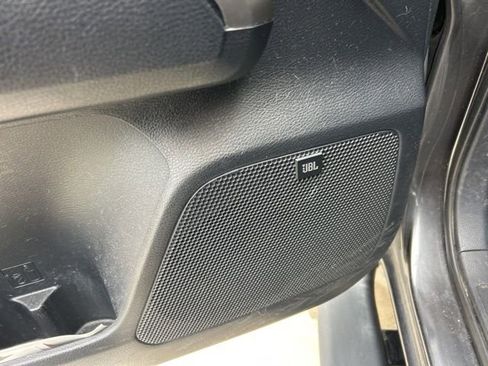 Used 2019 Toyota Tacoma Limited image 12