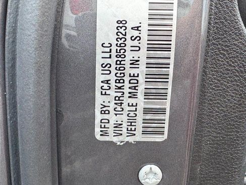 Used 2024 Jeep Grand Cherokee L Limited AWD/4WD image 26