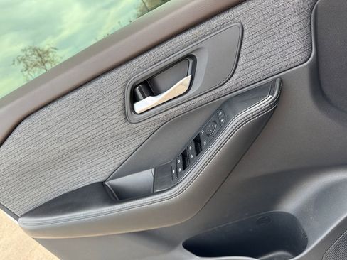 Used 2021 Nissan Rogue SV image 6