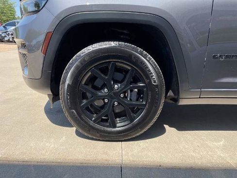 Used 2024 Jeep Grand Cherokee Altitude AWD/4WD image 16