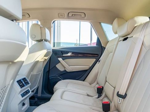 Used 2018 Audi Q5 2.0T Premium image 36