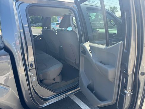 Used 2016 Nissan Frontier SV image 20