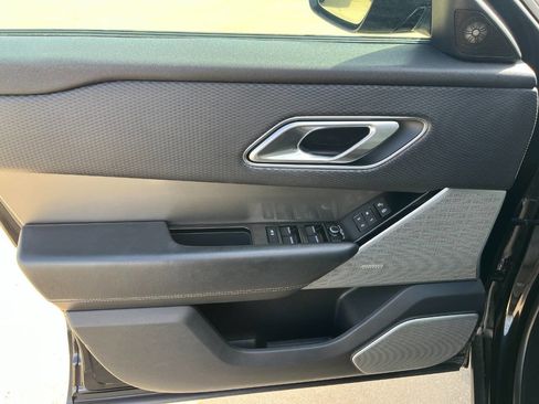 Used 2018 Land Rover Range Rover Velar S image 8