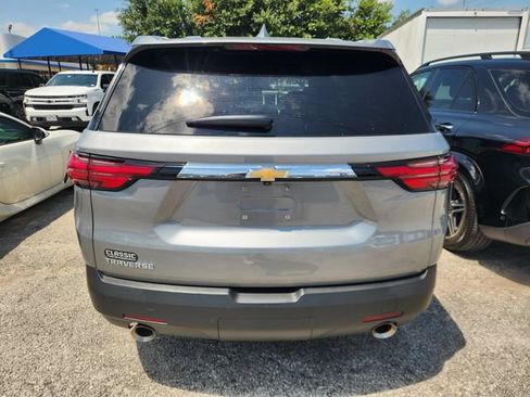 Used 2023 Chevrolet Traverse LS w/ Safety Package FWD image 5