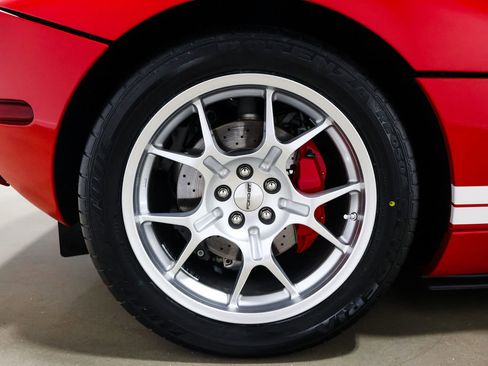 Used 2006 Ford GT RWD image 25
