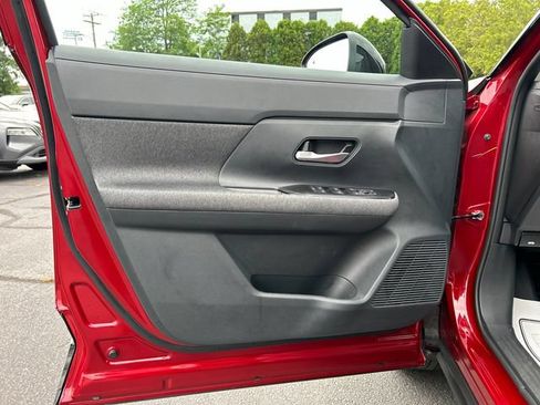 Used 2025 Nissan Kicks SV FWD image 9