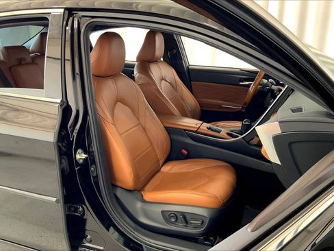 Used 2020 Toyota Avalon Limited FWD image 16