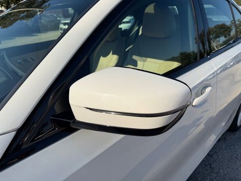 Used 2023 BMW 330i Sedan w/ Premium Package image 10