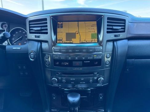 Used 2011 Lexus LX 570 4WD w/ Luxury Pkg image 22