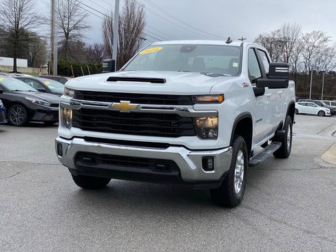 Used 2024 Chevrolet Silverado 2500 LT image 3